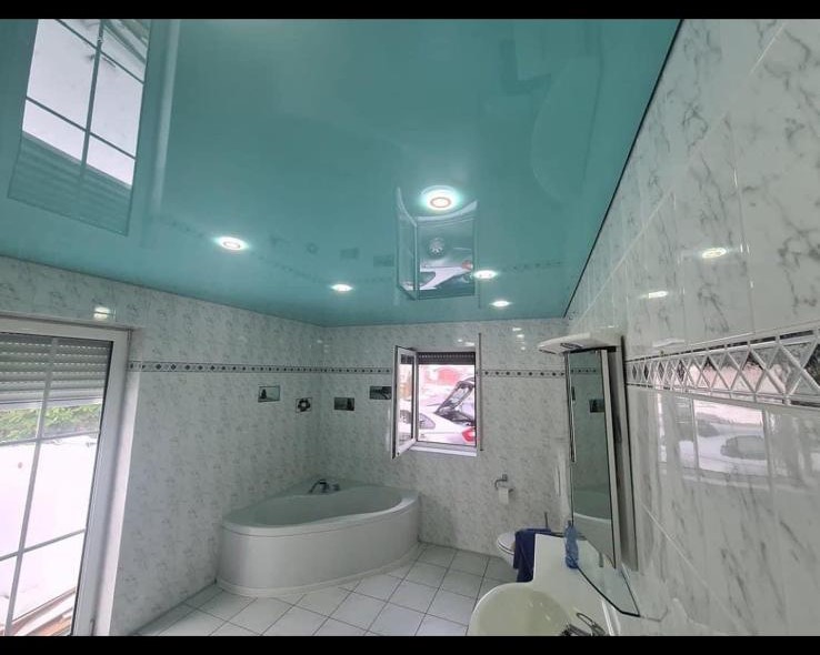 Spanndecke Badezimmer türkis Hochglanz