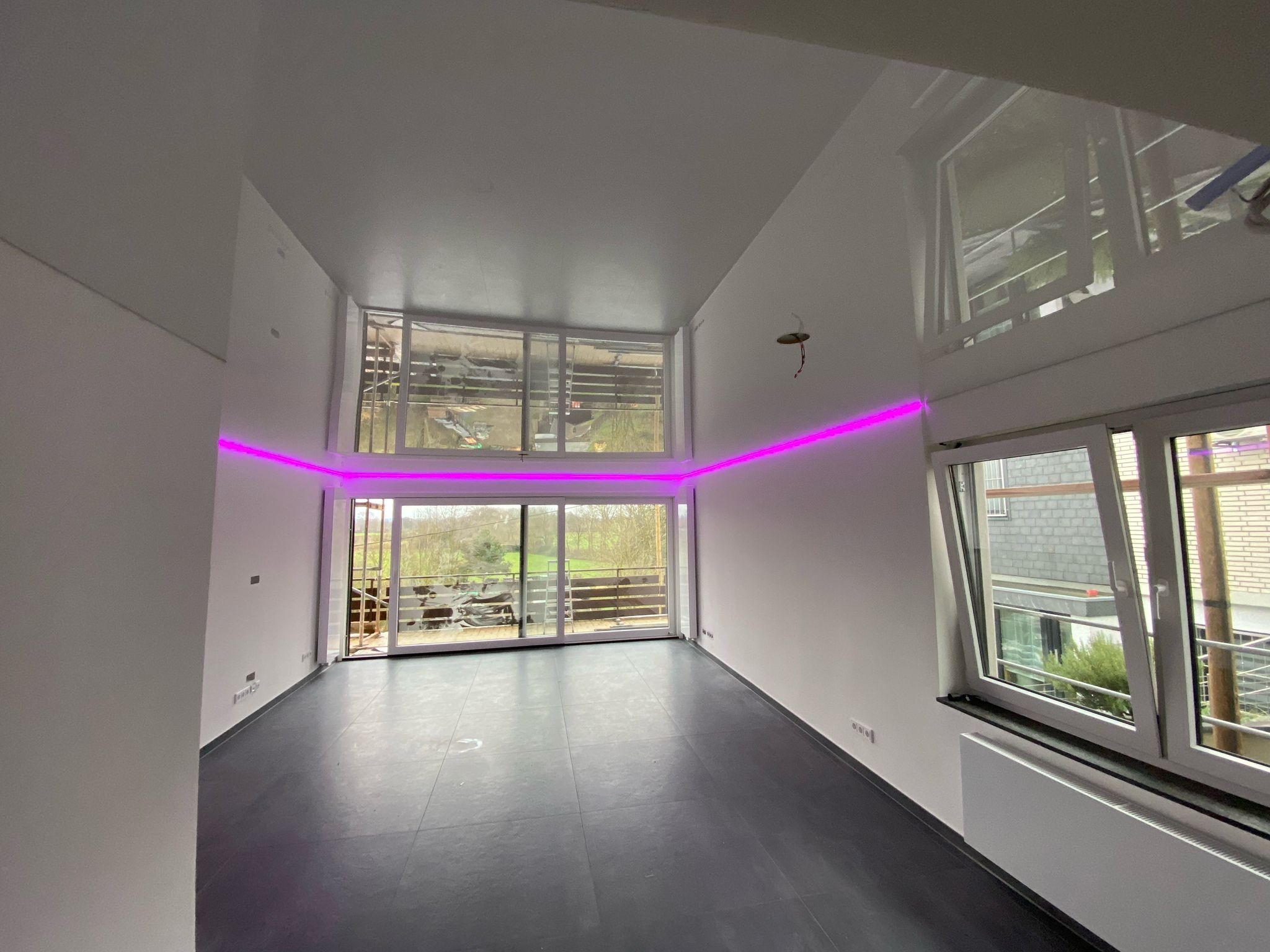 Spanndecke RGB RGBw LED magenza Wohnzimmer
